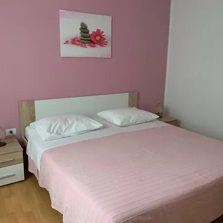 Apartma Ostanek